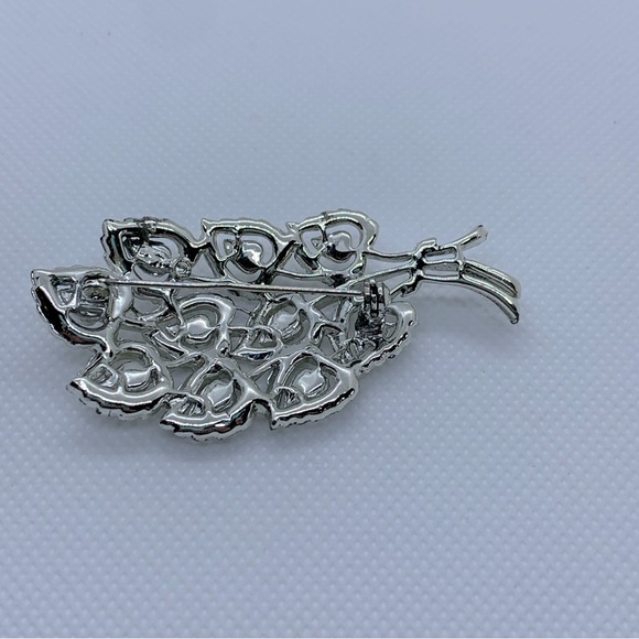 Signed Vintage CORO Brooch - Silver Leaves - Picture 2 of 4